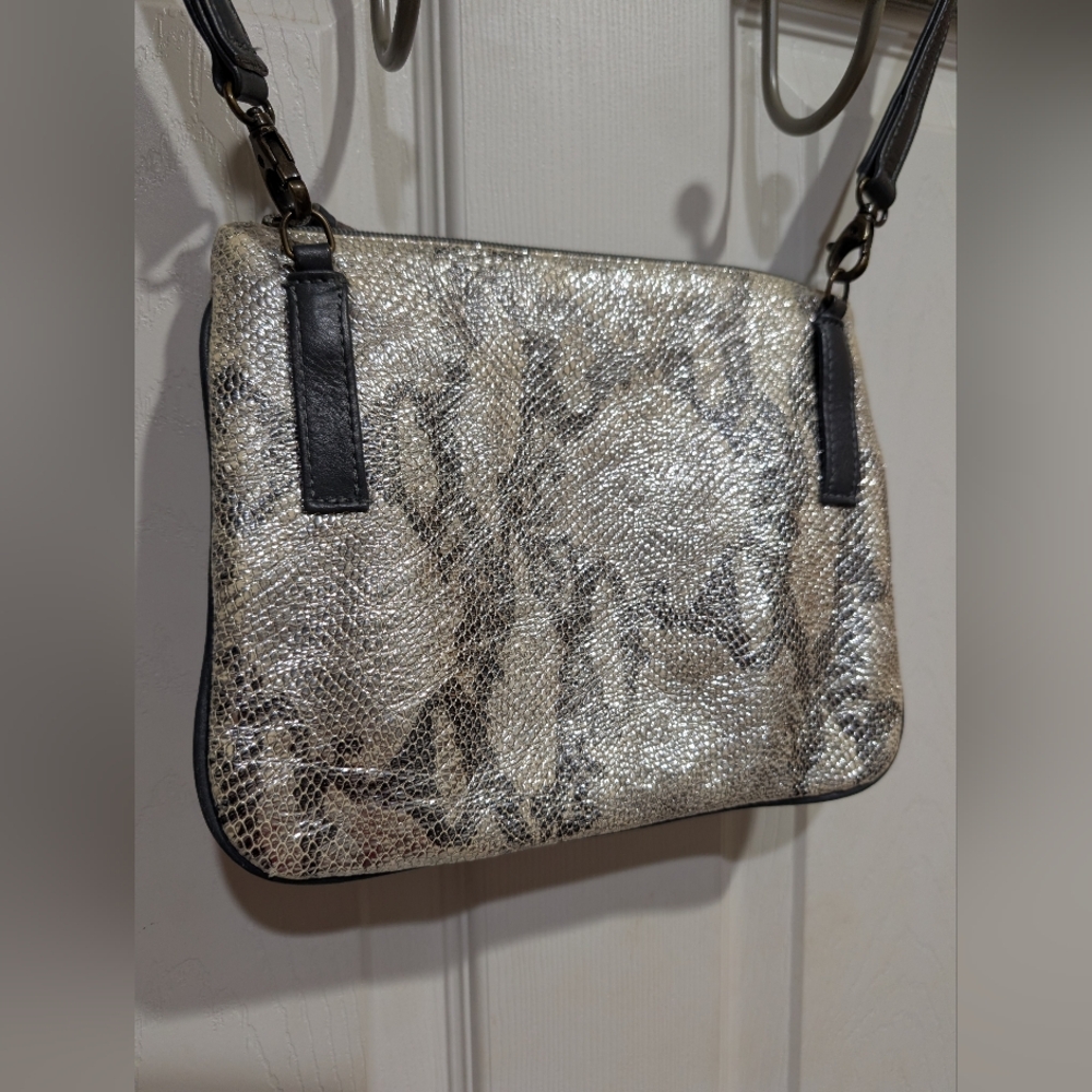 Bryna Nicole Metallic Snakeskin Embossed handbag Crossbody Clutch - Picture 7 of 14